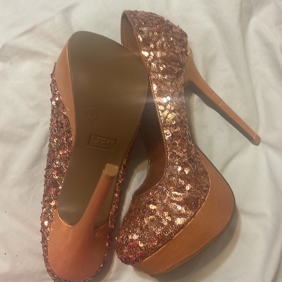 New coral with sparkle - Picture 2 of 2